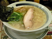 「白ラーメン（650円）」@野田醤油ラーメン 麺屋あじくま 柏インター店の写真