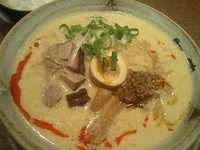 「ピリ辛ごまらーめん（太麺）+こだわりご飯（840円+160円）」@越後秘蔵麺 無尽蔵 かしわ家の写真