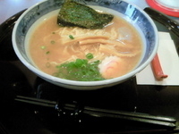 「ラーメン（並）（150g） 750円」@麺や亀の写真