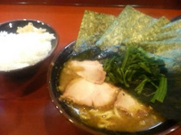 「ラーメン麺固め+海苔増し+ライス」@家系総本山 ラーメン吉村家の写真