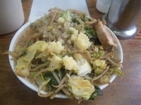 「メガガンジャ（大盛り、ニンニク、あぶら、野菜マシ）」@ラーメン ひかりの写真