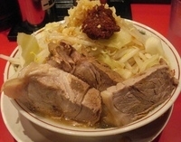 「豚ラーメン（ニンニク、辛玉）+味玉」@用心棒の写真