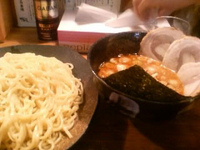 「辛味つけ麺中盛 + メンマ + 半チャーシュー（970円）」@つけ麺屋 やすべえ 渋谷店の写真