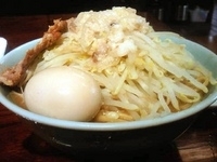 「ラーメン（小）（ニンニクアブラマシマシ）+味玉」@ドン-キタモトの写真