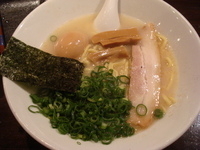 「鶏塩味玉らーめん、薩摩黒豚餃子」@節骨麺たいぞう 池袋本店の写真