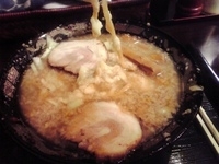 「燕三条系ラーメン+チーズ」@煮干 丸めの写真