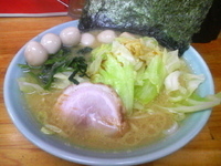 「ラーメン並￥650（味普通/麺やわらかめ/アブラ多め）+キャベツ」@横浜ラーメン 湘家 前橋店の写真