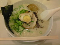 「ラーメン+自家製煮玉子+替玉（サービス券） / 500+50円」@博多天神 池袋店の写真