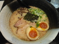 「半熟煮玉子ラーメン 650円」@麺屋 富貴 鍛冶屋町店の写真