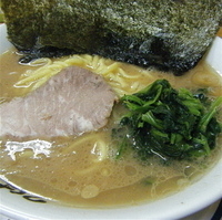 「ラーメン（麺硬め・油少なめ￥600）」@横浜家系ラーメン 武蔵境つばさ家の写真