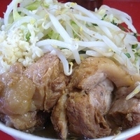 「小豚（ヤサイ・ニンニク） 750円」@ラーメン二郎 千住大橋駅前店の写真