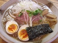 「支那そば（ねぎ+煮玉子トッピング）」@支那そば やなか草の写真