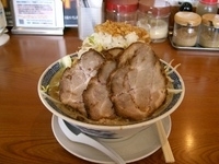 「ふじ麺中盛+トッピングチャーシュー」@常勝軒 伊勢崎総本店の写真