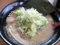 「ねぎチャーシュー（バリカタ）+替え玉（カタ）」@博多ラーメン 本丸亭 刈谷店の写真