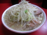 「小豚（ヤサイまし）」@ラーメン二郎 京急川崎店の写真