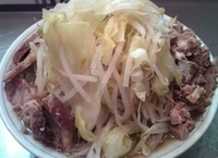 「らーめん ヤサイ、ニンニク（600円）+細切れ豚（70円）」@らーめん大 大久保店の写真