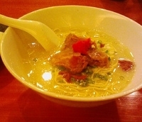 「軍鶏水炊きらーめん（700円）+洗い飯（無料）」@鳥料理 有明の写真