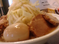 「らーめん 細切れ豚 味玉」@らーめん大 大久保店の写真