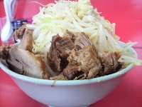 「ラーメン小豚入り「ヤサイ、ニンニク、アブラ増し」（850円）」@ドン-キタモトの写真