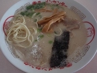 「ラーメン（370円）（硬め）+メンマ（50円）+替玉（110円）」@丸幸ラーメンセンター 基山店の写真