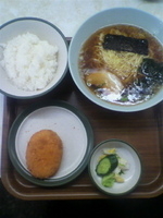 「ラーメン定食（コロッケ）￥550」@立喰 新角の写真