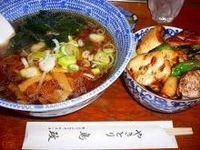 「ラーメンと半焼き鳥丼」@南青山 鳥政の写真