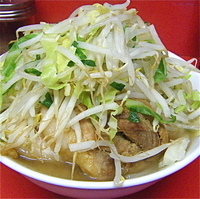 「小豚（麺少なめ・野菜増￥750）」@ラーメン二郎 千住大橋駅前店の写真