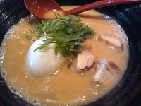 「鶏白湯魚だし醤油ラーメン730円」@ラーメンダイニング ほんまれの写真