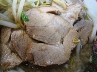 「普通盛チャーシュー入り・にんにくやさい 800円」@ラーメン 神田店の写真