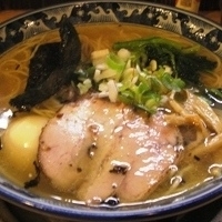 「味玉塩らぁめん780円（数量限有）+大盛り（クーポン）」@○屋製麺店の写真