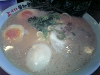 「味玉らーめん&中盛り&わけあり味玉&小ライス」@横浜らーめん 上州田村家の写真