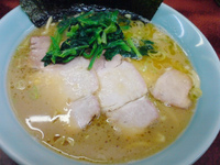 「ラーメン（麺固め）+半チャーシュー」@港家の写真