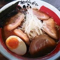 「チャーシュー入り熟成醤油らーめん（中細硬ちぢれ麺） ¥890」@旭川らーめん かじべえの写真