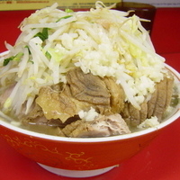「大ブタダブル 950円（ヤサイマシマシ・ニンニク・カラメ・アブラ」@ラーメン二郎 千住大橋駅前店の写真