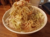 「らーめん（ニンニク・脂・辛め）（600円）+野菜増し（100円）」@らーめん松信の写真