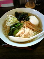 「冷たいラーメン（和風・塩） 750円+大盛り 100円+味玉 1」@地鶏ラーメン 自給屋の写真