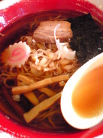 「ラーメン、半チャーシュー丼セット（730円）、もつ煮（クーポン使」@華膳の写真