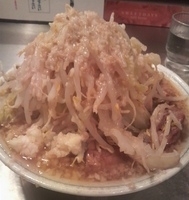 「ラーメン+チャーシュー（ヤサイ、ニンニク、アブラ）」@らーめん大 蕨店の写真