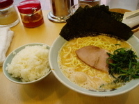 「中盛ラーメン硬め（780円）のり（50円）ライス（100円）」@壱六家 大森店の写真