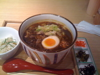 「丸鶏らーめん 黒らーめん」@恵比寿若どりの写真