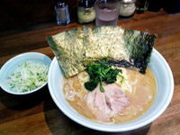 「ラーメン中盛+ネギ」@家系ラーメン 桂家の写真