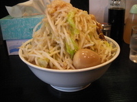 「ラーメン+味玉（ヤサイニンニクアブラ）」@らーめん大 高円寺店の写真