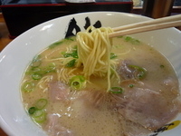 「おいしいラーメン（かためん） 280円 替え玉（クーポン券で無料」@博多ラーメン 膳 天神メディアモール店の写真