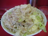 「小ラーメン+生玉（ヤサイニンニクアブラ）」@ラーメン二郎 桜台駅前店の写真