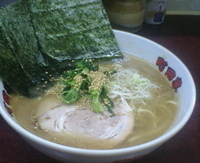 「ラーメン（並）」@横浜ラーメン 町田家 新宿南口店の写真