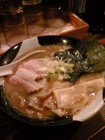 「煮干しラーメン:750円」@すごい煮干ラーメン凪 新宿ゴールデン街店 本館の写真