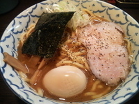 「燻玉ラーメン（800円）」@兎に角 松戸店の写真