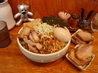 「特製汁なし（大盛×2）+炙りチャーシュー×4」@らーめん 破顔の写真