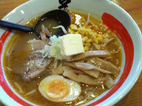 「旨辛味噌らーめん800円+バター50円+半ライス100円=950」@らあめん美春 柏店の写真