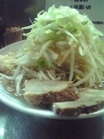 「らーめん（ヤサイニンニクマシ）」@らーめん大 池袋店の写真